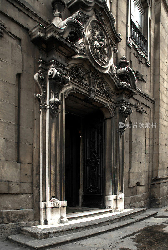 里约热内卢的Nossa Senhora do Carmo da Antiga ssore教堂的大门。